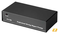 Hama Stereo-Phono-Vorverstärker PA 506 rmöglicht den Anschluss von Platten- spielern mit Magnetsystem an Anlagen mit Line-, Aux, MD- oder CD-Eingängen, mit 230V Netzgerät