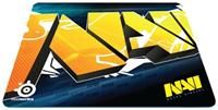 SteelSeries QcK+ Natus Vincere XXL Gaming Mousepad, limitierte Edition, riesiges Mauspad aus hochqualitativem Stoff mit einem einzigartigen Design des professionellen Gaming Teams von Natus Vincere, geschmeidige Textilober- fl�che, besondere Dicke gleicht auch unebene Oberfl�chen aus